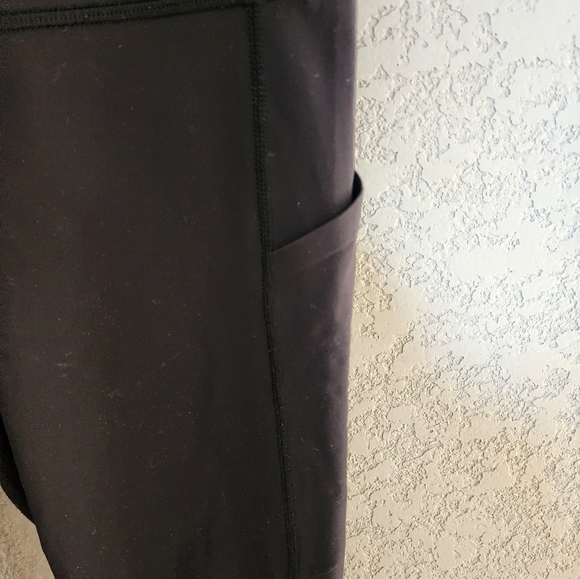 Lululemon cropped leggings size 6 with pockets - Picture 2 of 5